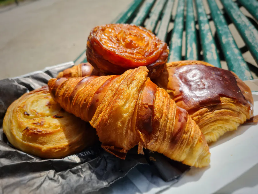 Croissants & Macarons (Saint-Germain)