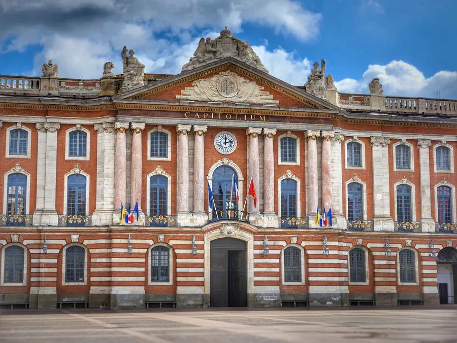 Toulouse - A Walk Through La Ville Rose